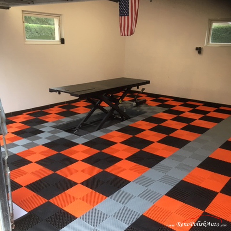 Dalle de garage Squarefloor orange pour moto