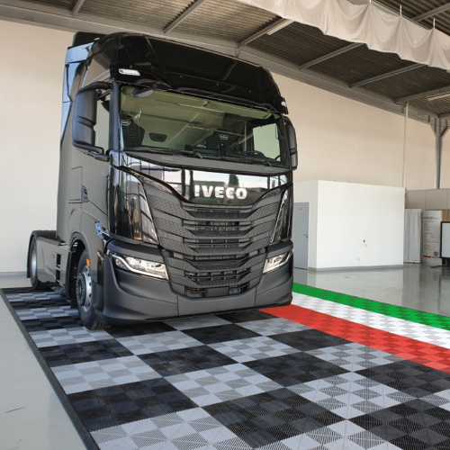 Dalle garage showroom Squarefloor Camion