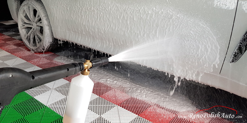 Lavage auto sur dalle de garage