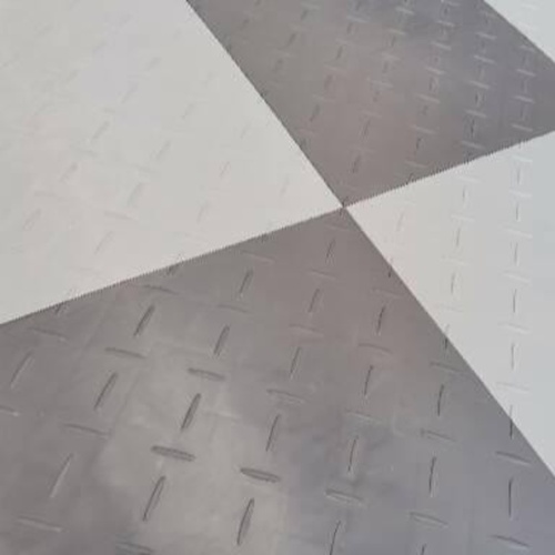 Dalle-de-sol-atelier-garage-pleine-Squarefloor