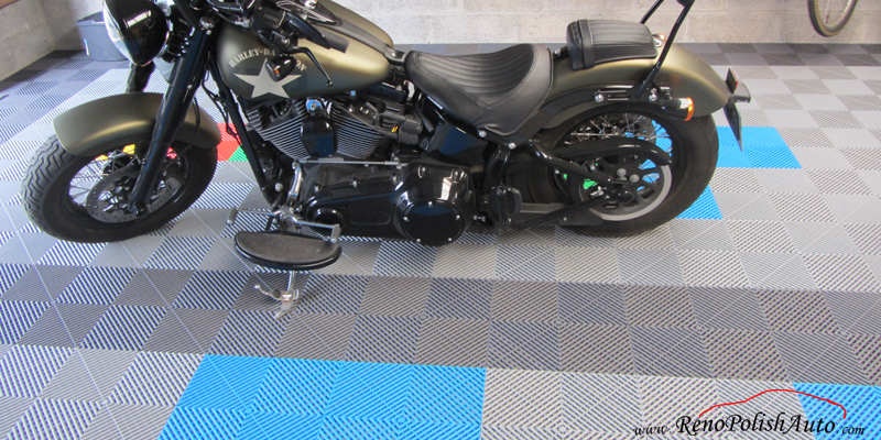 Dalle-de-garage-Moto-PVC-Grise