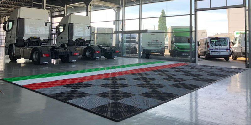 Dalle de sol verte showroom IVECO